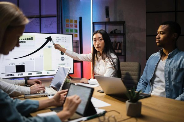 Comment les réseaux neuronaux sont-ils utilisés pour améliorer les systèmes de reconnaissance d'images en médecine ?